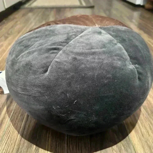 Wizarding World Cloud
Travel Pillow Harry Potter New With Tags! - Picture 2 of 6